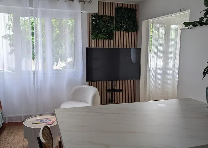 Le Manoa Foncillon Parking Prive